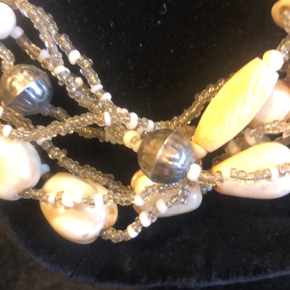 Beaded necklace - Picture 2 of 6